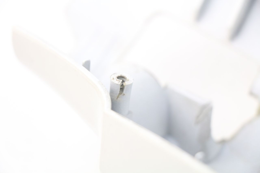 photo de OSŁONA KIEROWNICY PRZEDNIA PGO BIG MAX 50 (2001 - 2009) - Zoom stanu zużycia