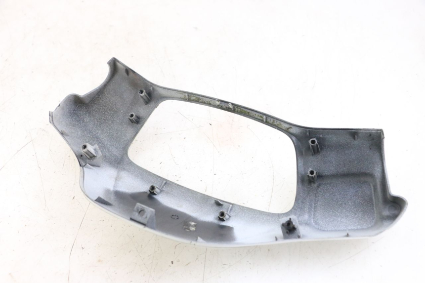 photo de OSŁONA KIEROWNICY PRZEDNIA MBK BOOSTER SPIRIT 50 (2004 - 2017) - Szczegół części