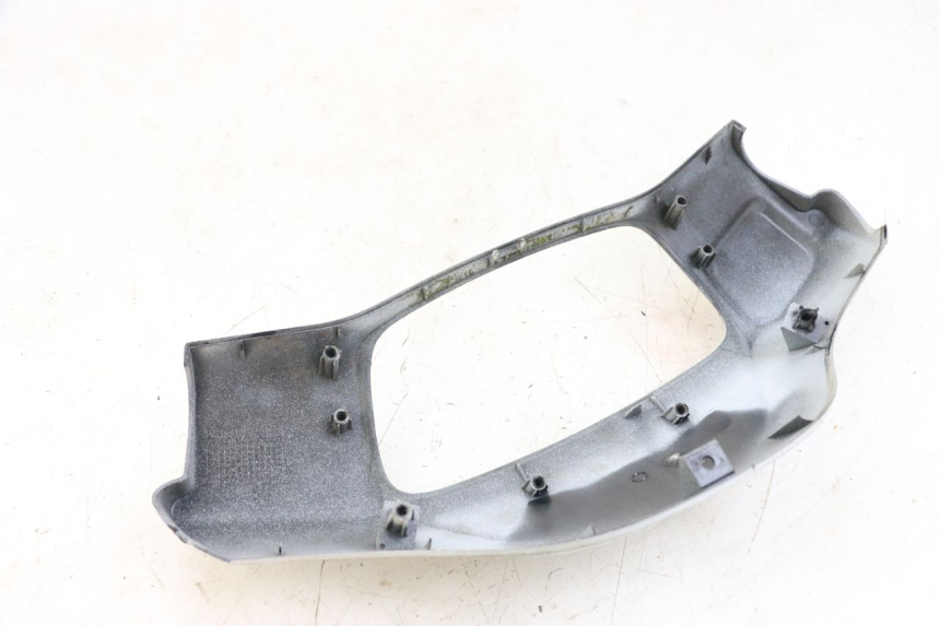 photo de OSŁONA KIEROWNICY PRZEDNIA MBK BOOSTER SPIRIT 50 (2004 - 2017) - Zoom stanu zużycia