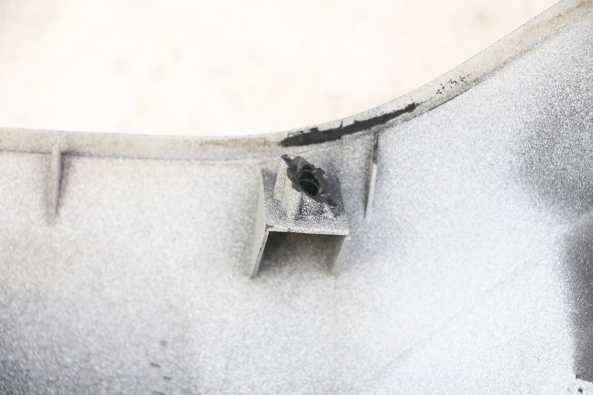 photo de OSŁONA KIEROWNICY PRZEDNIA MBK BOOSTER SPIRIT 50 (2004 - 2017) - Zbliżenie techniczne