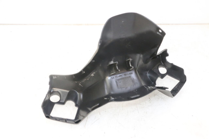 photo de OSŁONA KIEROWNICY PRZEDNIA SUZUKI BURGMAN 125 (2007 - 2014) - Szczegół części