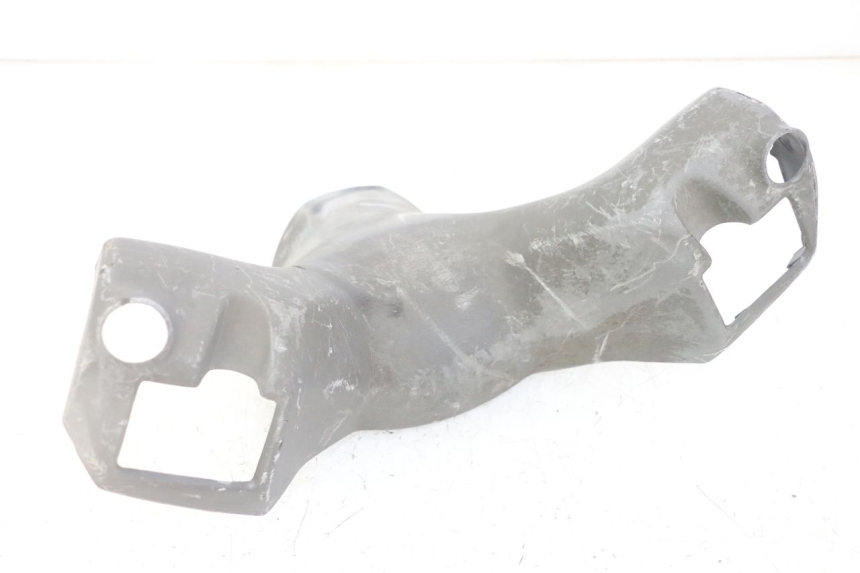 photo de OSŁONA KIEROWNICY PRZEDNIA SUZUKI BURGMAN 125 (2007 - 2014) - Zbliżenie techniczne