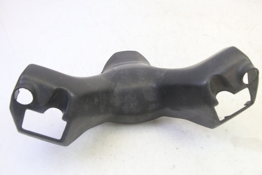 photo de OSŁONA KIEROWNICY PRZEDNIA SUZUKI BURGMAN 125 (2007 - 2014) - Szczegół części