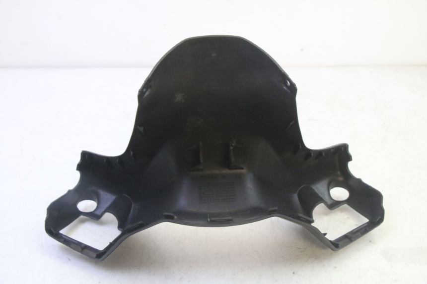 photo de OSŁONA KIEROWNICY PRZEDNIA SUZUKI BURGMAN 125 (2007 - 2014) - Inny kąt widzenia