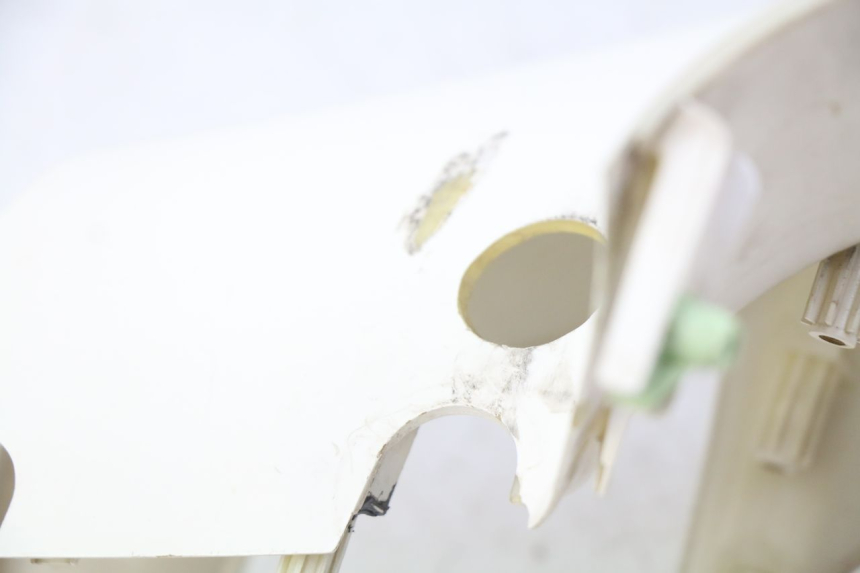 photo de OSŁONA KIEROWNICY PRZEDNIA PEUGEOT DJANGO 2T 50 (2014 - 2019) - Zoom stanu zużycia