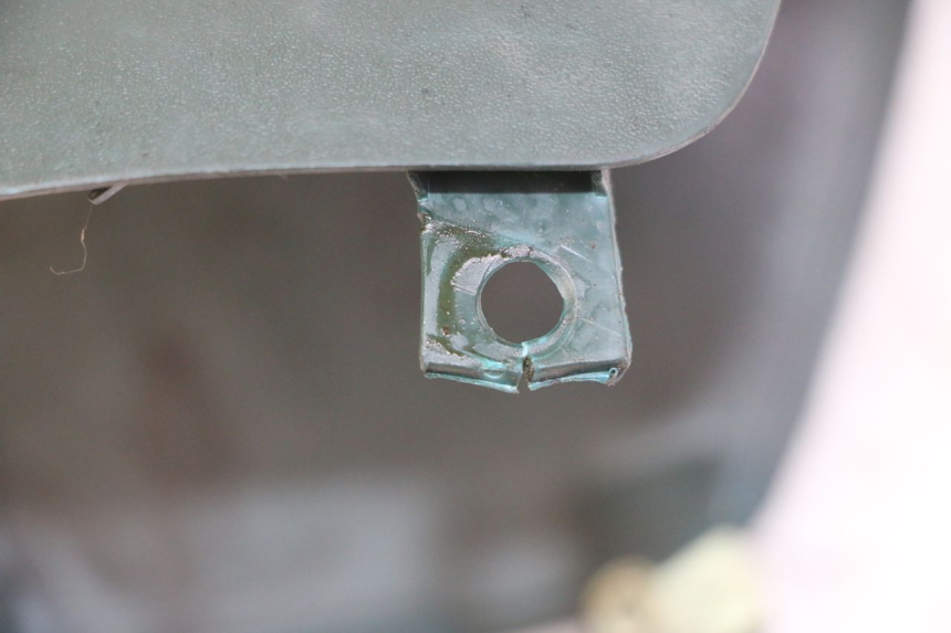 photo de OSŁONA KIEROWNICY PRZEDNIA PEUGEOT ELYSEO 125 (1999 - 2004) - Zbliżenie techniczne