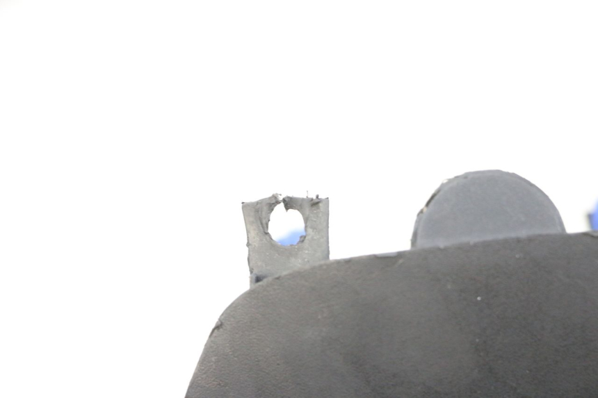 photo de OSŁONA KIEROWNICY PRZEDNIA PEUGEOT ELYSEO 125 (1999 - 2004) - Szczegół części