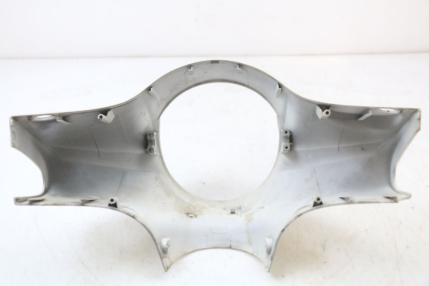 photo de OSŁONA KIEROWNICY PRZEDNIA SYM FIDDLE 2 50 (2008 - 2013) - Widok ogólny