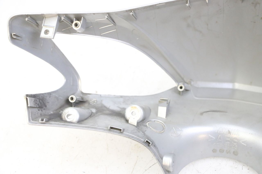 photo de OSŁONA KIEROWNICY PRZEDNIA MBK FLAME X 125 (2007 - 2016) - Zoom stanu zużycia