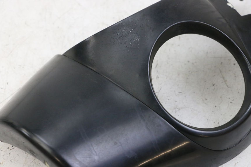 photo de OSŁONA KIEROWNICY PRZEDNIA GOES WIKI 125 (2010 - 2015) - Zbliżenie techniczne