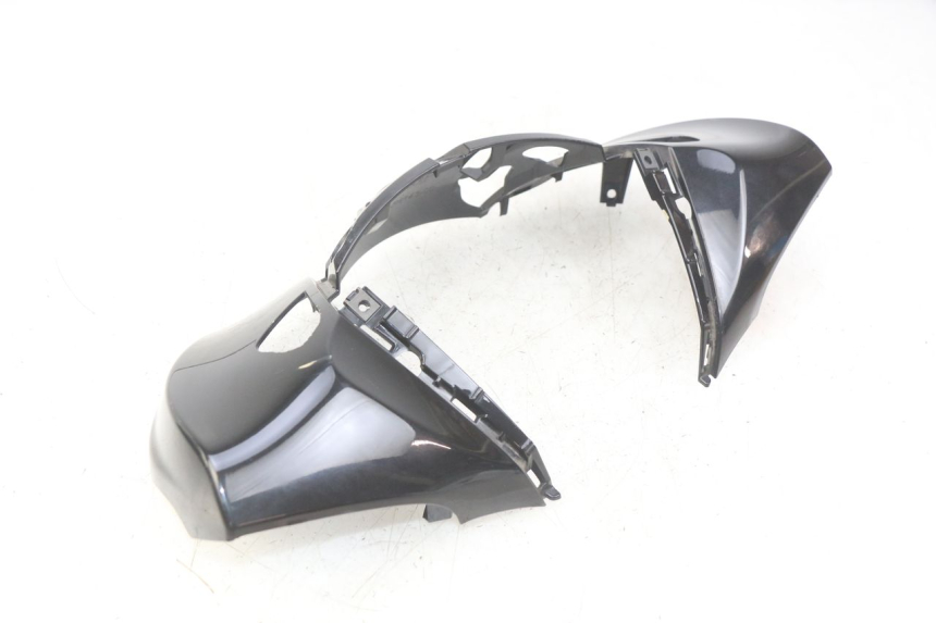 photo de OSŁONA KIEROWNICY PRZEDNIA YAMAHA HW XENTER 125 (2011 - 2017) - Zbliżenie techniczne