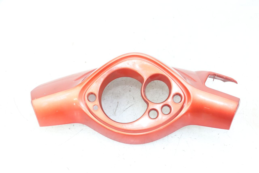 photo de OSŁONA KIEROWNICY PRZEDNIA YAMAHA JOG R 50 (2004 - 2014) - Zbliżenie techniczne