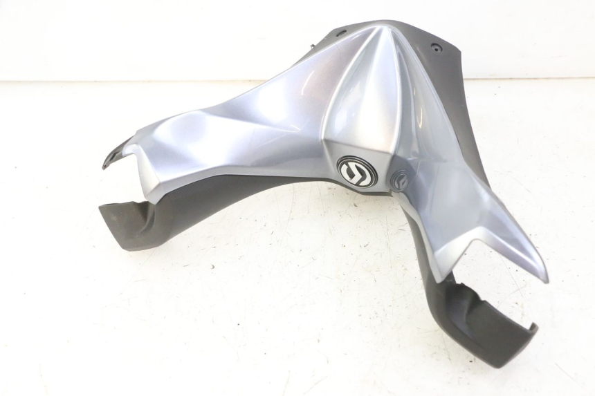 photo de OSŁONA KIEROWNICY PRZEDNIA SYM JOYMAX 125 (2010 - 2017) - Szczegóły charakterystyczne