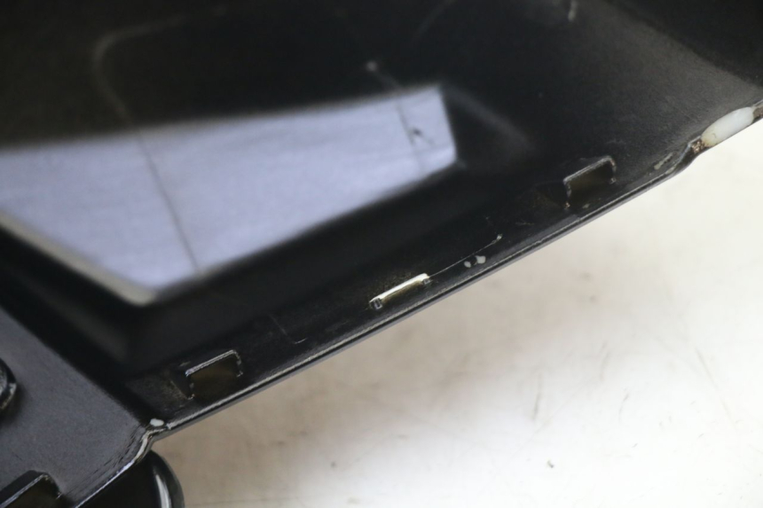 photo de OSŁONA KIEROWNICY PRZEDNIA PEUGEOT KISBEE 2T 50 (2010 - 2017) - Stan powierzchni