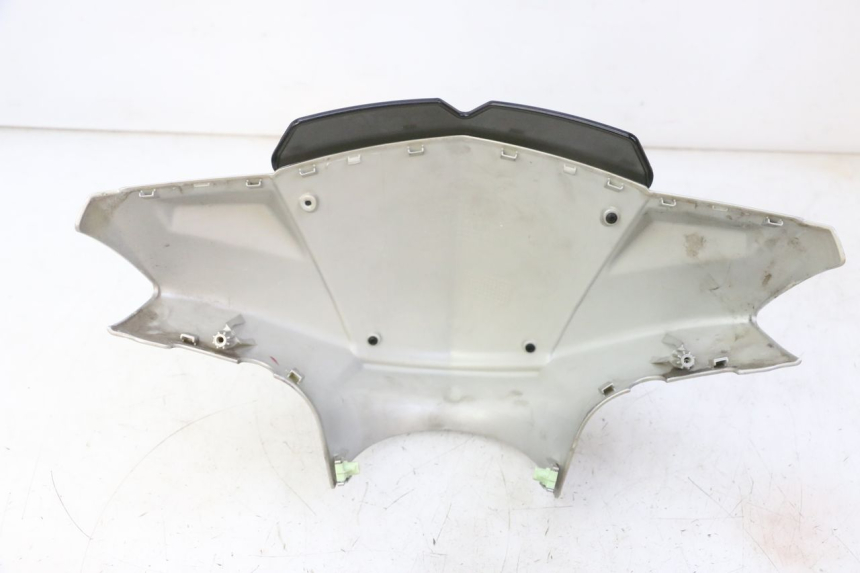 photo de OSŁONA KIEROWNICY PRZEDNIA PEUGEOT KISBEE 2T 50 (2010 - 2017) - Szczegół części