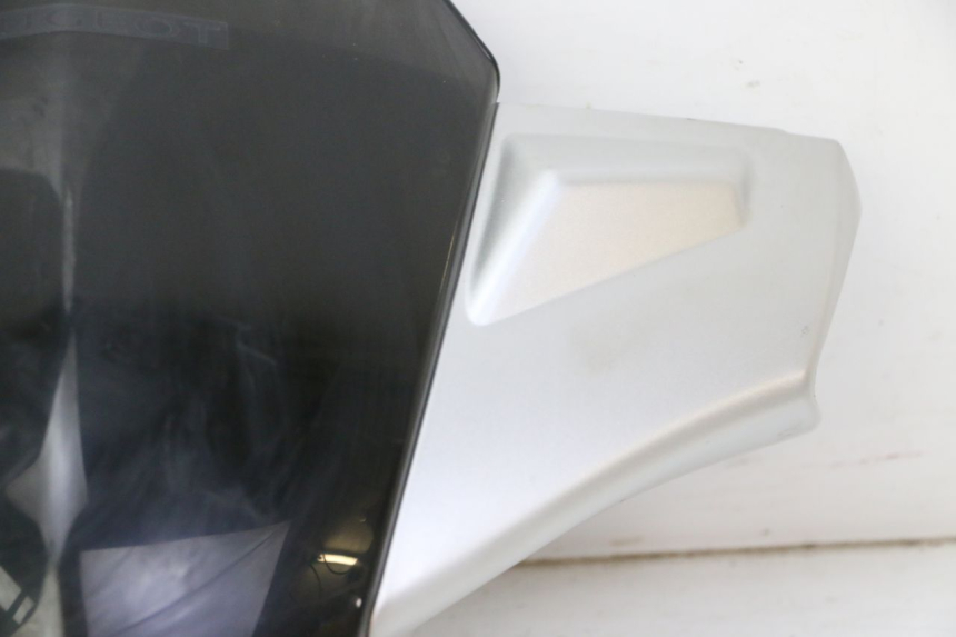 photo de OSŁONA KIEROWNICY PRZEDNIA PEUGEOT KISBEE 2T 50 (2010 - 2017) - Zbliżenie komponentów