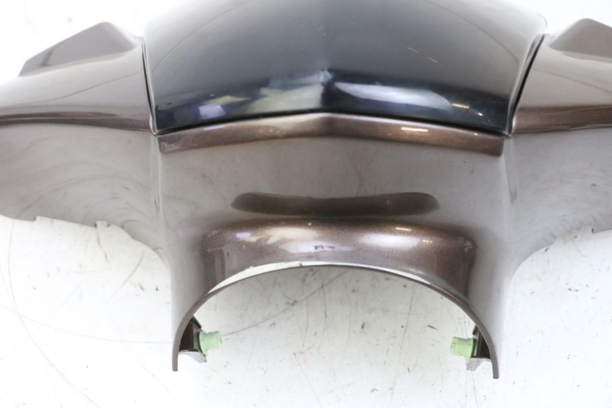 photo de OSŁONA KIEROWNICY PRZEDNIA PEUGEOT KISBEE 2T 50 (2010 - 2017) - Szczegół części