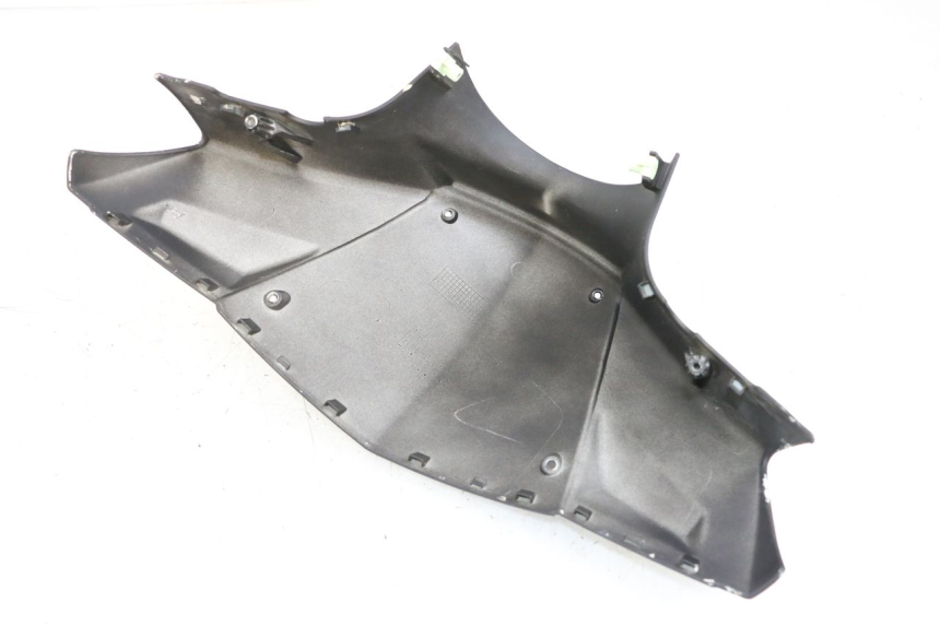 photo de OSŁONA KIEROWNICY PRZEDNIA PEUGEOT KISBEE 4T 50 (2018 - 2022) - Szczegół części