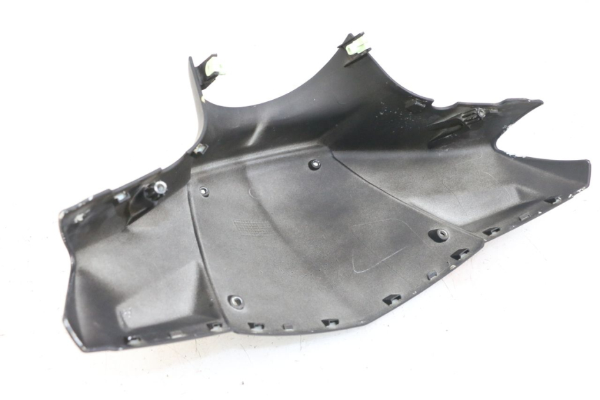 photo de OSŁONA KIEROWNICY PRZEDNIA PEUGEOT KISBEE 4T 50 (2018 - 2022) - Zoom stanu zużycia