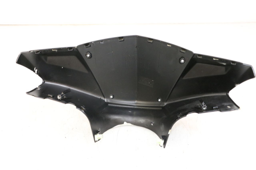 photo de OSŁONA KIEROWNICY PRZEDNIA PEUGEOT KISBEE 4T 50 (2018 - 2022) - Zoom stanu zużycia