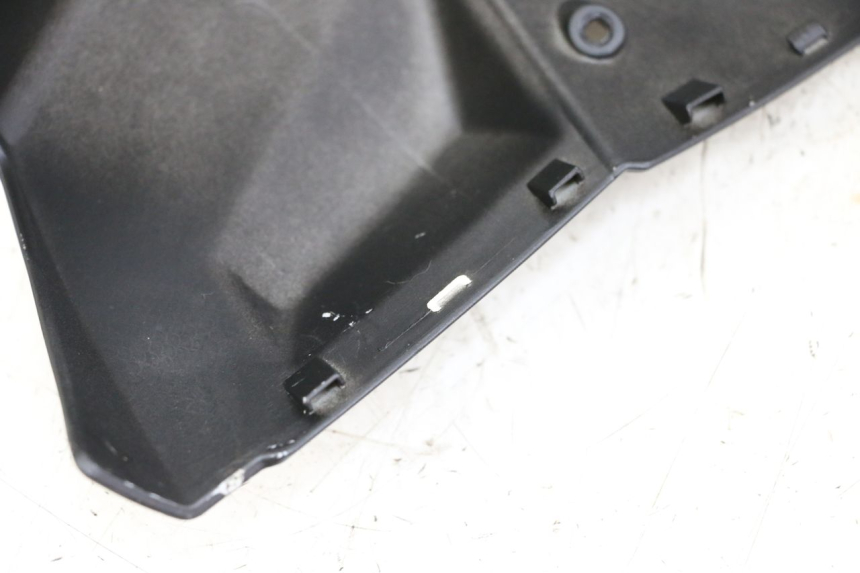 photo de OSŁONA KIEROWNICY PRZEDNIA PEUGEOT KISBEE 4T 50 (2018 - 2022) - Szczegół części