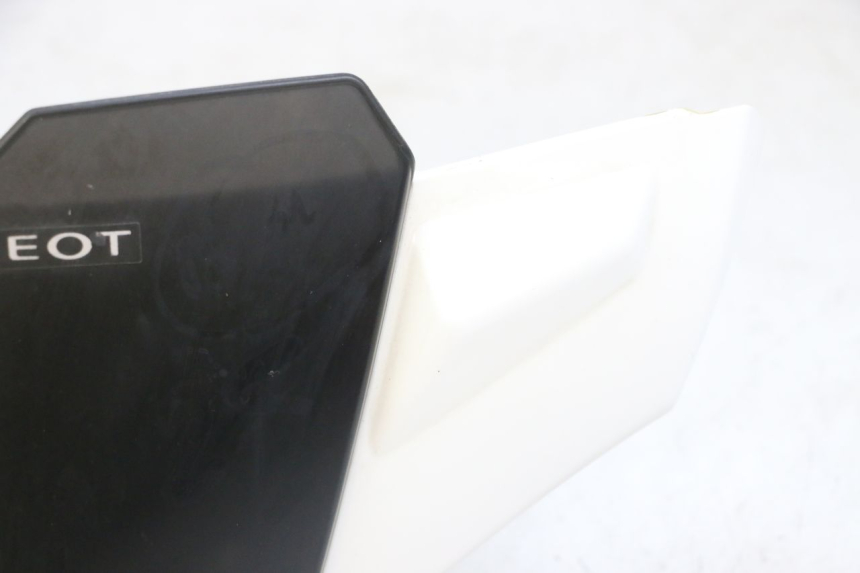 photo de OSŁONA KIEROWNICY PRZEDNIA PEUGEOT KISBEE 4T 50 (2010 - 2017) - Widok z bliska