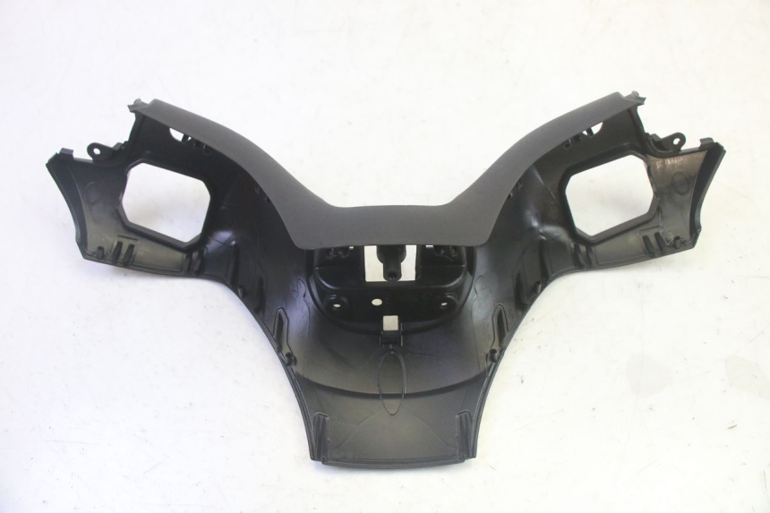 photo de OSŁONA KIEROWNICY PRZEDNIA PIAGGIO MP3 HPE 350 (2018 - 2020) - Inny kąt widzenia