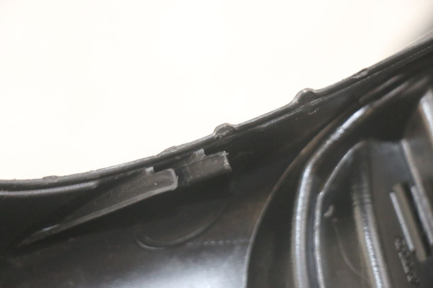 photo de OSŁONA KIEROWNICY PRZEDNIA PIAGGIO MP3 HPE 300 (2019 - 2026) - Inny kąt widzenia