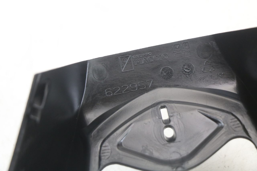 photo de OSŁONA KIEROWNICY PRZEDNIA PIAGGIO MP3 LT 400 (2007 - 2012) - Widok ogólny