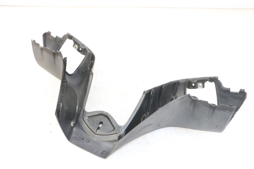 photo de OSŁONA KIEROWNICY PRZEDNIA PIAGGIO MP3 LT 300 (2010 - 2016) - Zbliżenie techniczne