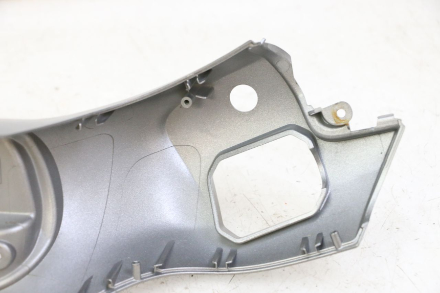 photo de OSŁONA KIEROWNICY PRZEDNIA PIAGGIO MP3 500 (2014 - 2017) - Zbliżenie techniczne