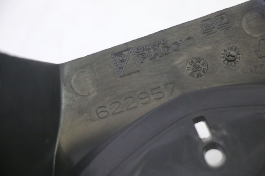 photo de OSŁONA KIEROWNICY PRZEDNIA PIAGGIO MP3 RL 250 (2006 - 2010) - Widok ogólny