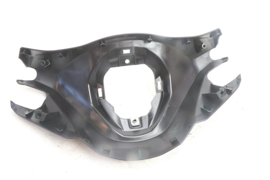 photo de PRZEDNIA OSŁONA KIEROWNICY YAMAHA N-MAX NMAX 125 (2021 - 2024) - Zoom stanu zużycia