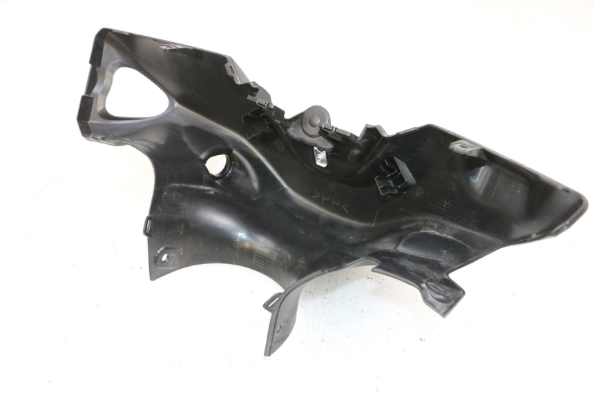 photo de OSŁONA KIEROWNICY PRZEDNIA YAMAHA NEO'S CORE 1 (2022 - 2026) - Zbliżenie techniczne