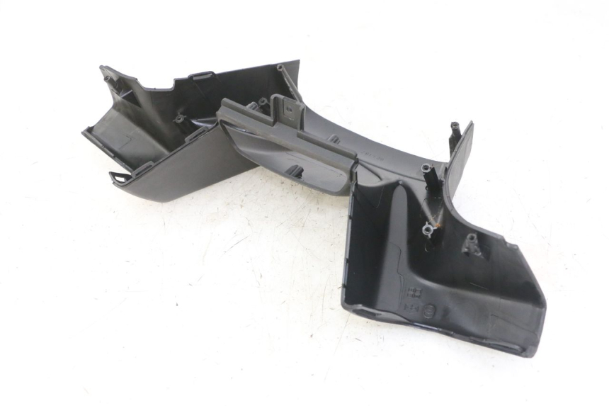 photo de OSŁONA KIEROWNICY PRZEDNIA GILERA NEXUS 125 (2009 - 2013) - Zbliżenie techniczne