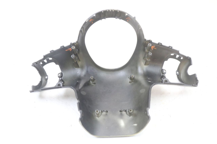 photo de OSŁONA KIEROWNICY PRZEDNIA PEUGEOT DJANGO 125 (2014 - 2017) - Zbliżenie techniczne