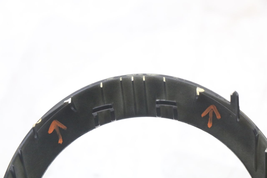 photo de OSŁONA KIEROWNICY PRZEDNIA PEUGEOT DJANGO 125 (2014 - 2017) - Stan powierzchni