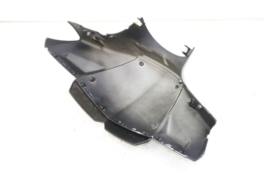 photo de OSŁONA KIEROWNICY PRZEDNIA PEUGEOT KISBEE 4T 50 (2018 - 2022) - Szczegół części