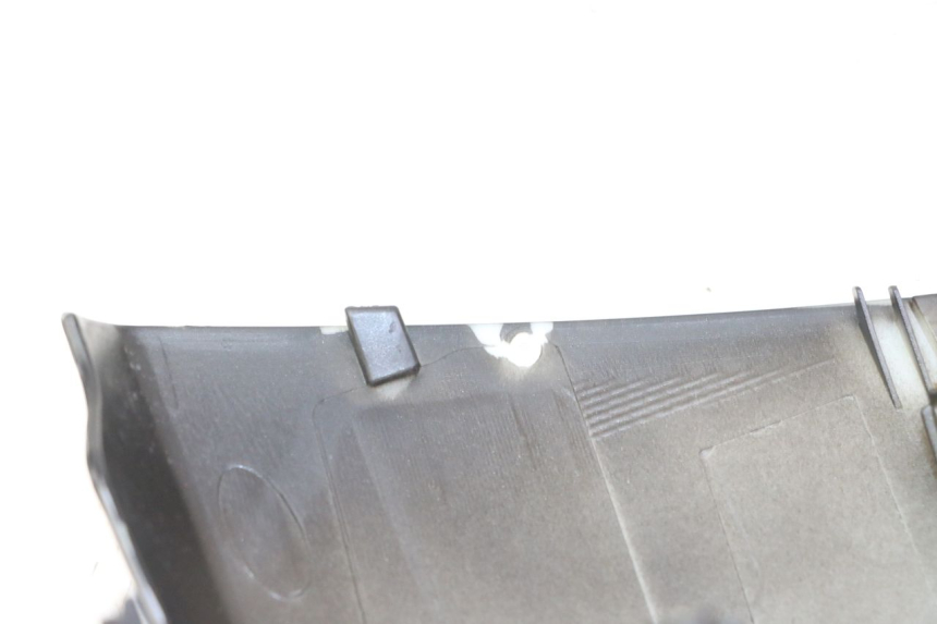 photo de OSŁONA KIEROWNICY PRZEDNIA PEUGEOT VIVACITY 125 (2010 - 2017) - Szczegół części