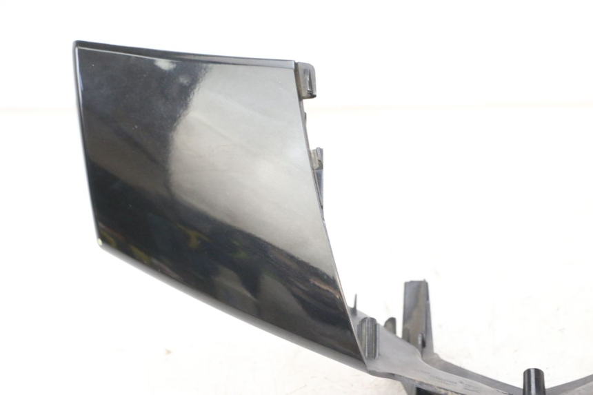 photo de OSŁONA KIEROWNICY PRZEDNIA PEUGEOT VIVACITY 125 (2010 - 2017) - Szczegóły charakterystyczne