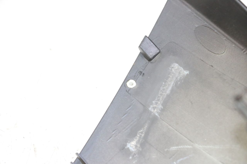 photo de OSŁONA KIEROWNICY PRZEDNIA PEUGEOT VIVACITY 125 (2010 - 2017) - Zoom stanu zużycia