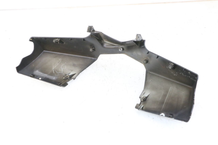 photo de OSŁONA KIEROWNICY PRZEDNIA PEUGEOT VIVACITY 125 (2010 - 2017) - Inny kąt widzenia