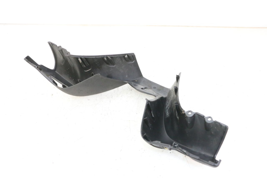 photo de OSŁONA KIEROWNICY PRZEDNIA PIAGGIO MP3 125 (2006 - 2014) - Szczegół części