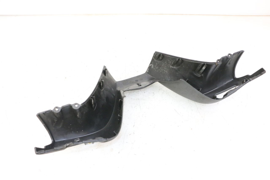 photo de OSŁONA KIEROWNICY PRZEDNIA PIAGGIO MP3 125 (2006 - 2014) - Zoom stanu zużycia