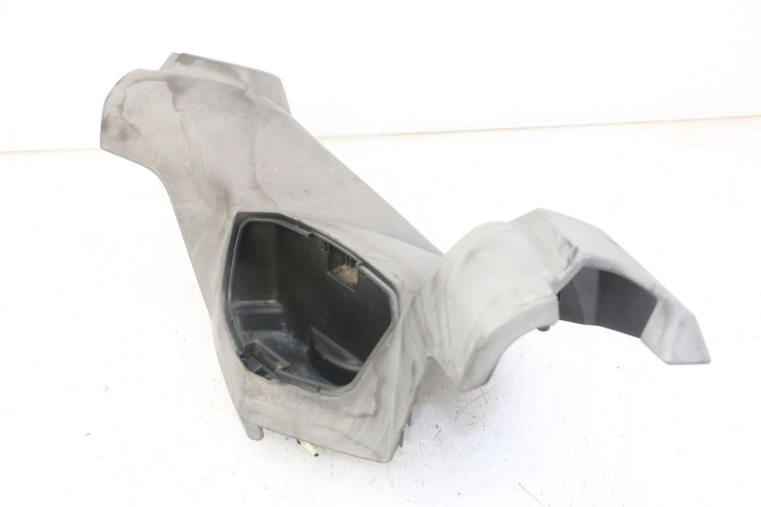 photo de OSŁONA KIEROWNICY PRZEDNIA PEUGEOT SATELIS COMPRESSOR K15 125 (2006 - 2009) - Szczegół części