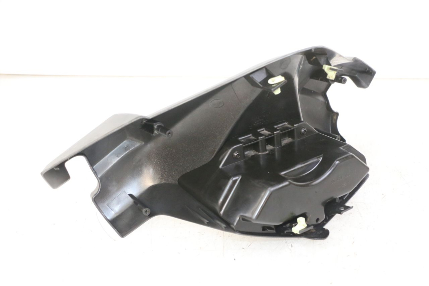 photo de OSŁONA KIEROWNICY PRZEDNIA PEUGEOT SATELIS 125 (2013 - 2018) - Zoom stanu zużycia