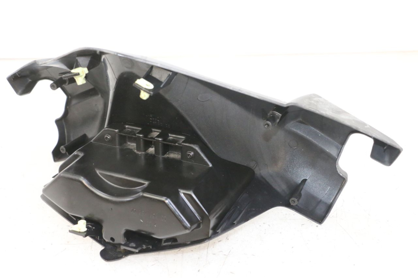 photo de OSŁONA KIEROWNICY PRZEDNIA PEUGEOT SATELIS 125 (2013 - 2018) - Inny kąt widzenia