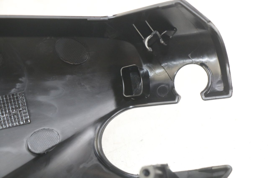 photo de OSŁONA KIEROWNICY PRZEDNIA MBK SKYCRUISER 125 (2010 - 2013) - Zoom stanu zużycia