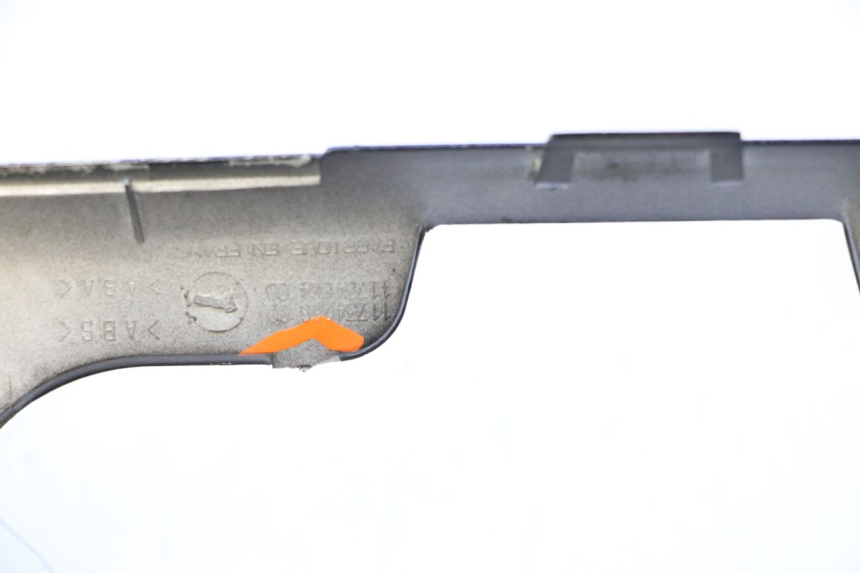 photo de PRZEDNIA OSŁONA KIEROWNICY PEUGEOT SPEEDFIGHT 2 AC 50 (2000 - 2009) - Szczegół części