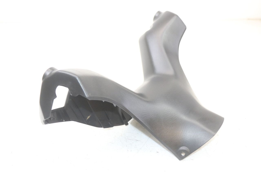 photo de OSŁONA KIEROWNICY PRZEDNIA SUZUKI BURGMAN 125 (2018 - 2021) - Zbliżenie techniczne